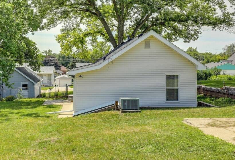 Cozy Omaha Vacation Rental: 6 Miles To Downtown!