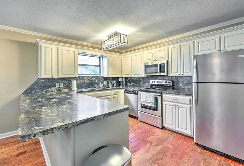 Family Friendly Hot Springs Hideaway W/ Yard!