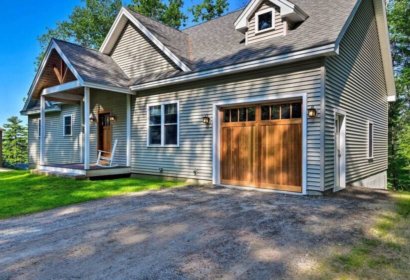 Covered Deck, Grill & Game Room: Gilford House!
