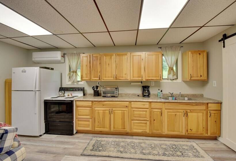 Hayesville Cottage On 20 Acre Farm W/ Fish Pond!