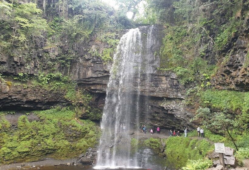 פונדק Waterfall Country Escape