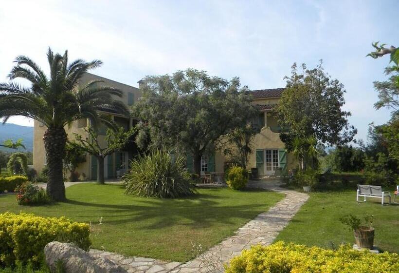 هتل Auberge Les Oliviers