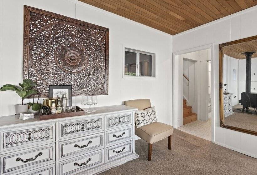 پانسیون Cedar And Sage