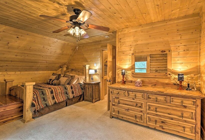Purlear Luxury, Spacious Log Cabin W/ Mtn Views!