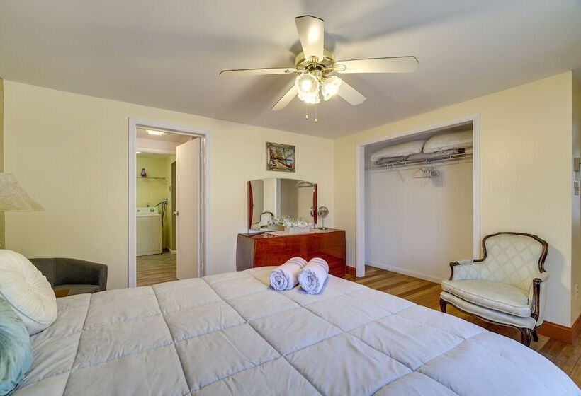 Spacious Home W/ Pool Table & Deck   Near Casino!