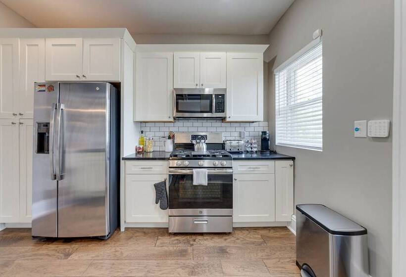 Spacious Home W/ Yard ~ 4 Mi To Downtown St Louis!