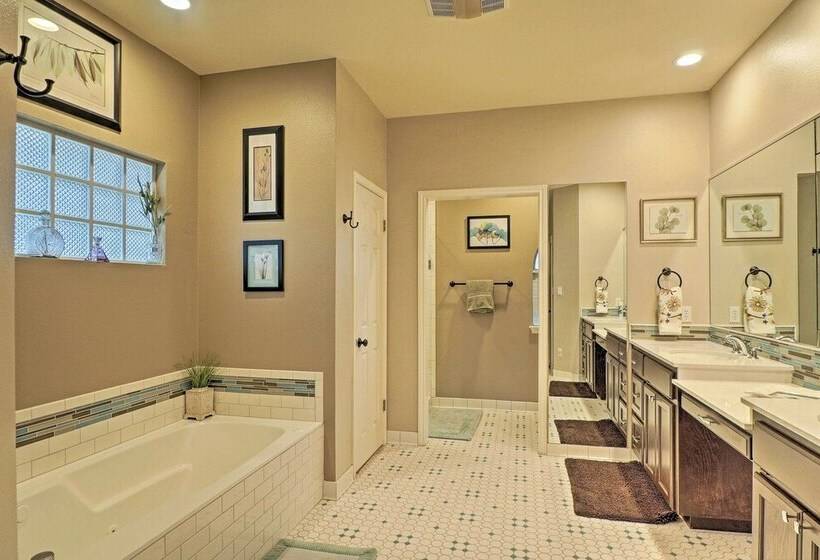 Round Rock Lakefront Home W/ Water Toys & Fire Pit