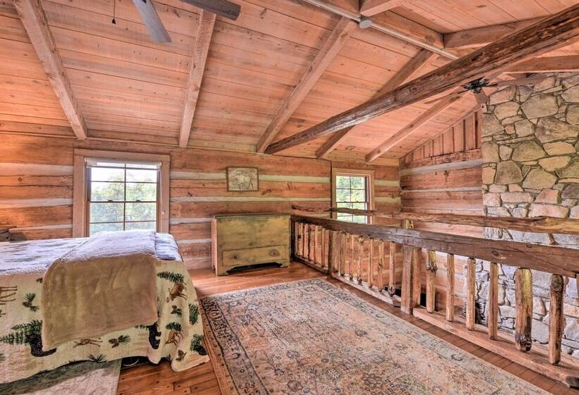 Turkey Hollow Cabin  W/ Stunning Open Views!