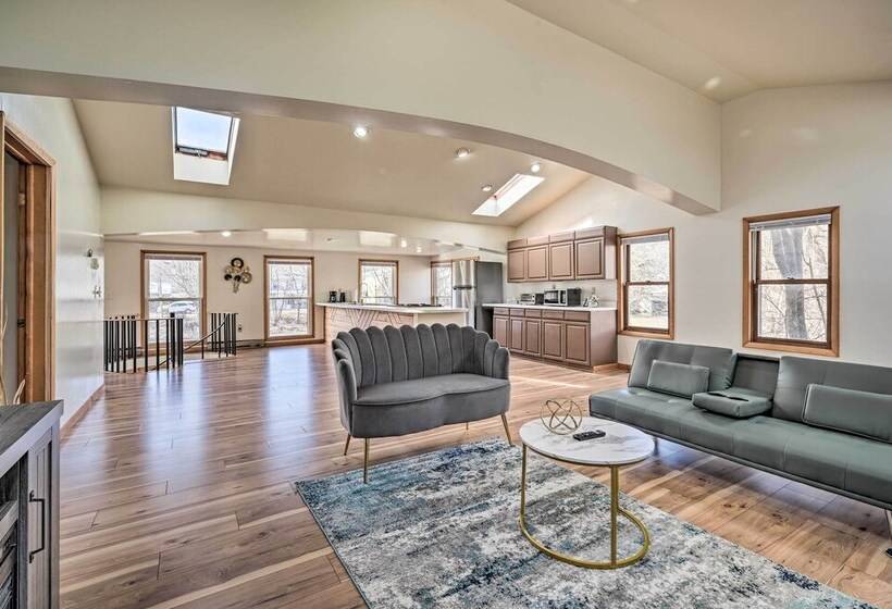 Walkable Friendsville Home On The River!