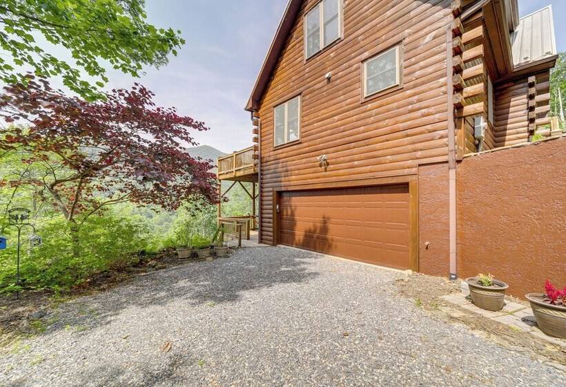 Waynesville  Mountain Top Retreat  W/ Decks!