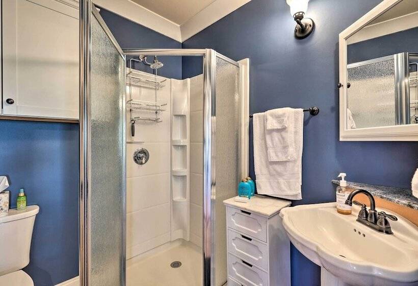 Yadkin Valley Cabin Retreat W/ Deck, Fire Pit