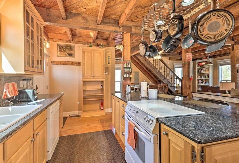 Yadkin Valley Cabin Retreat W/ Deck, Fire Pit