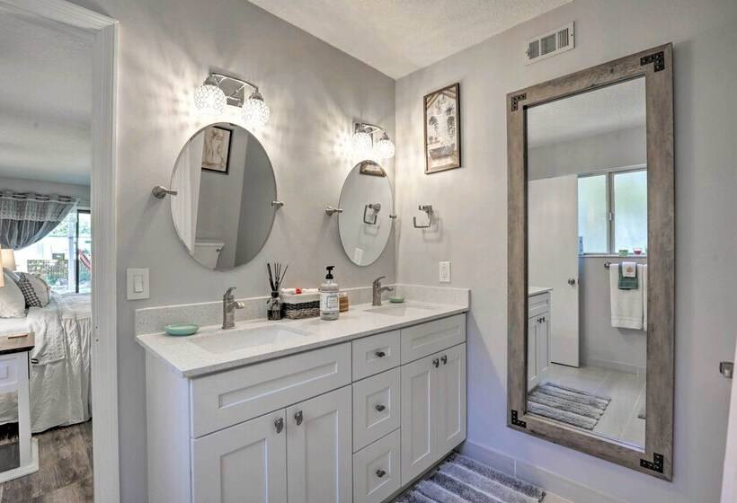 An Acre Paradise Home W/ Hot Tub In St Augustine