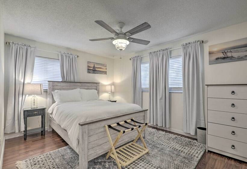 Calming Getaway: 9 Mi To Clearwater Beach!