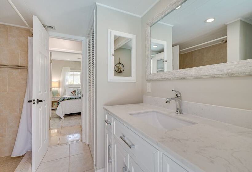 Cape Coral Escape: Near Dtwn W/ Private Pool!