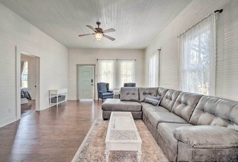 Charming 100 Year Old Home < 1 Mi To Downtown
