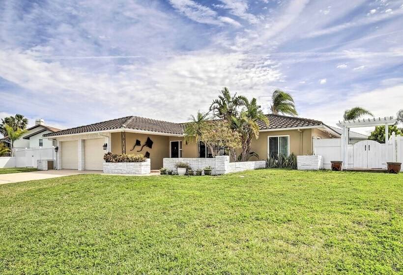 Single Story Home W/ Hot Tub   Pets Welcome!