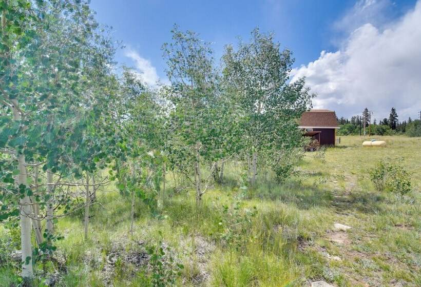 Secluded Jefferson Cabin W/ Deck + Mountain Views!