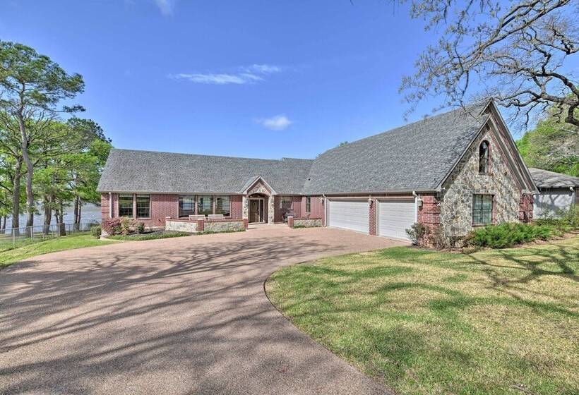 Dock & Game Room: Alvarado Lake Getaway!