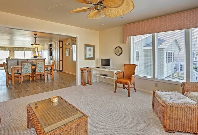 Family Friendly Vacation Home: Steps To Beach!