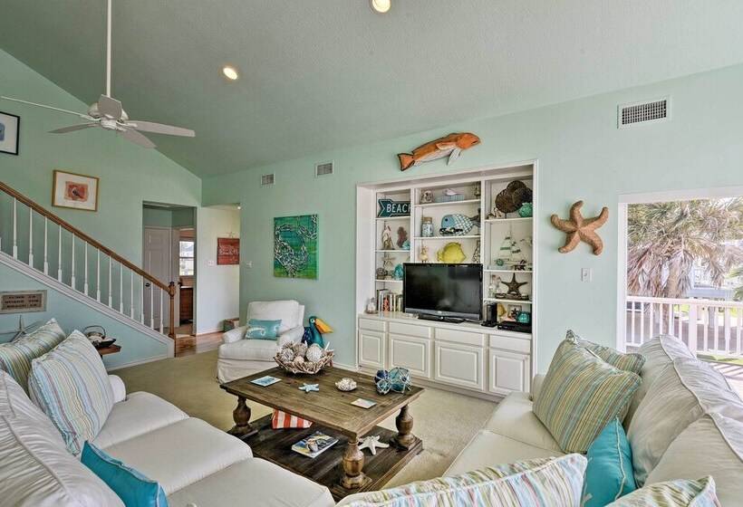 1 Block To Beach: Family Getaway In Galveston!