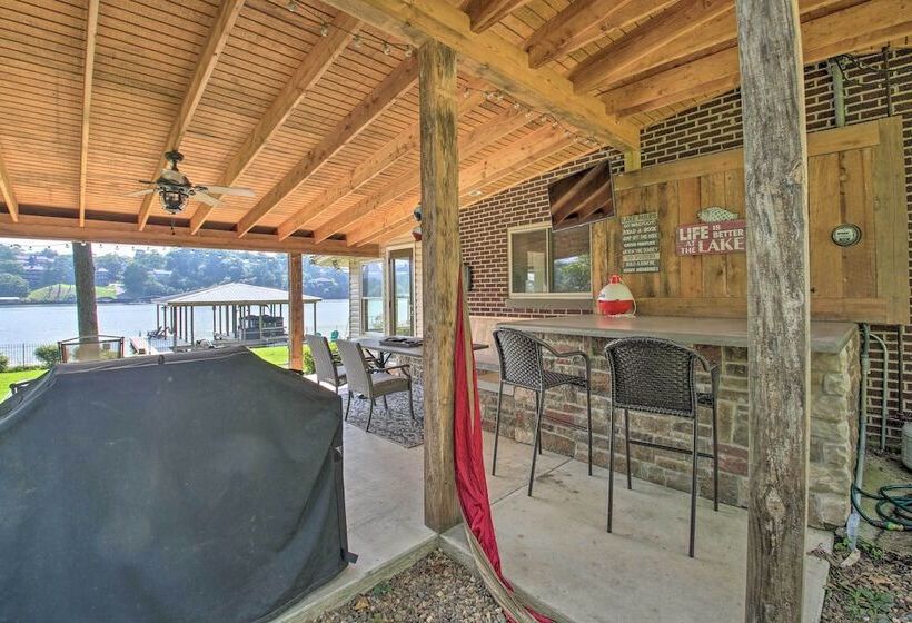 Kayaks, Dock: Waterfront Escape On Lake Hamilton!