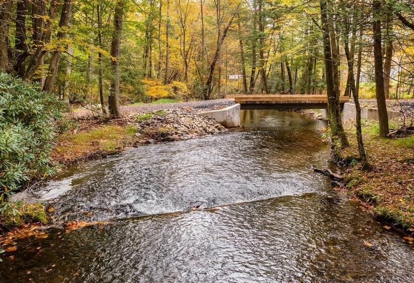 Rural Location, Fire Pit: Brodheadsville Cottage
