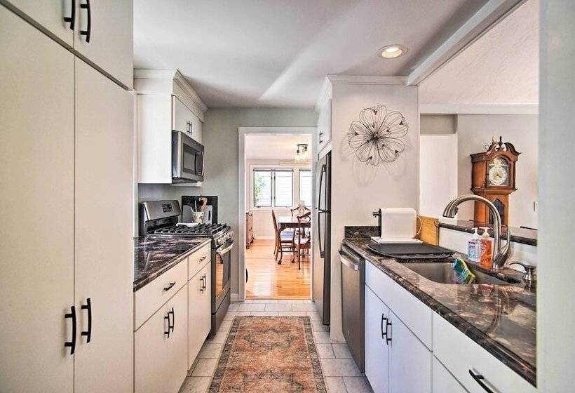 2 Mi To South Cape Beach State Park: Home W/ Yard!