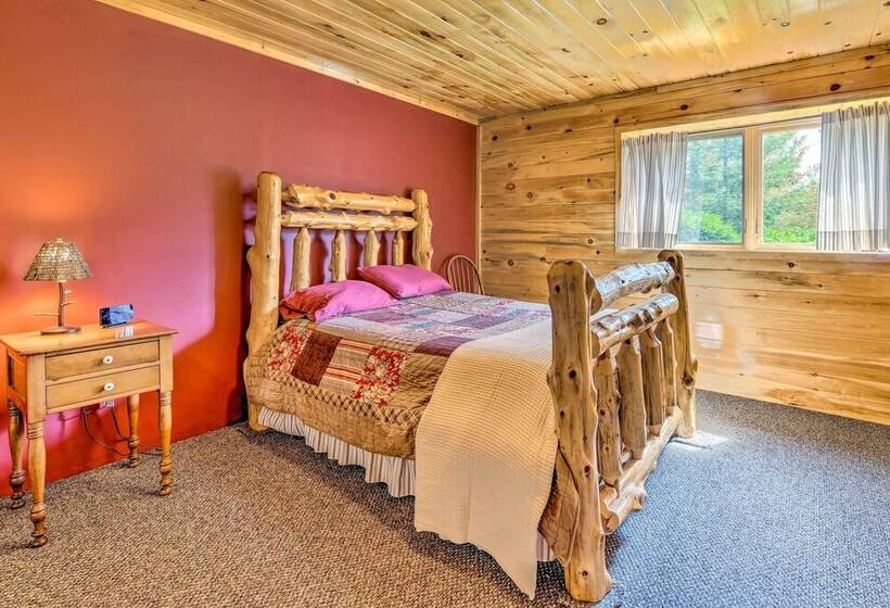 Lutsen Cabin W/ Fire Pit, Patio & Deck!