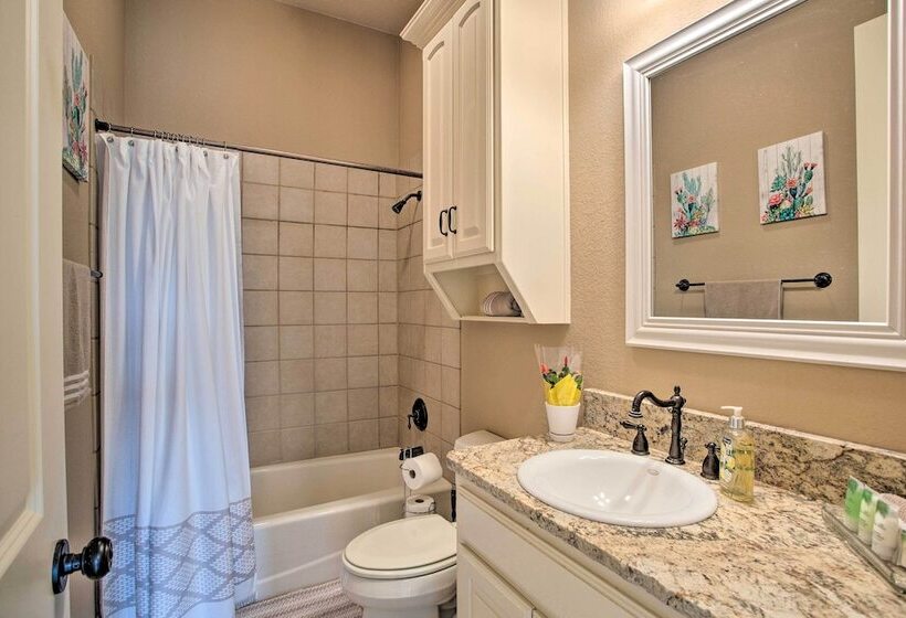 < 3 Mi To Texas Tulips: Pilot Point Home W/ Patio