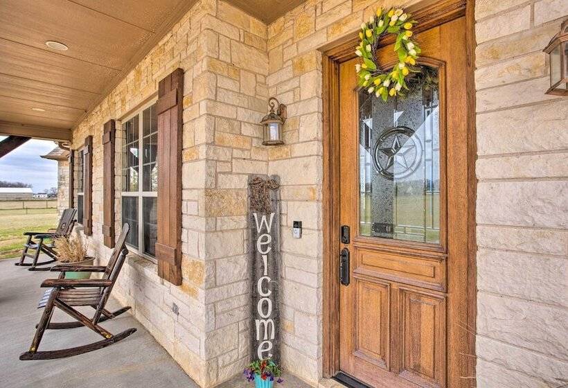 < 3 Mi To Texas Tulips: Pilot Point Home W/ Patio