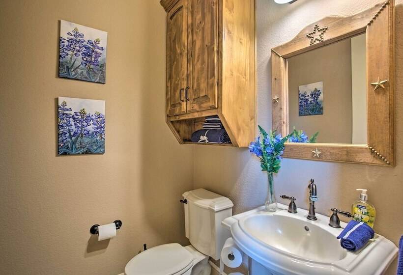 < 3 Mi To Texas Tulips: Pilot Point Home W/ Patio