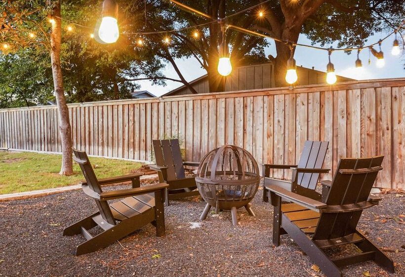 Luxury Austin Home W/ Game Room & Fire Pit!