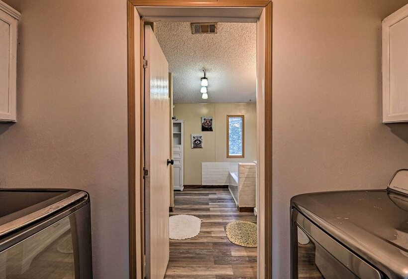 Peaceful Silver Springs Property   Pets Welcome!