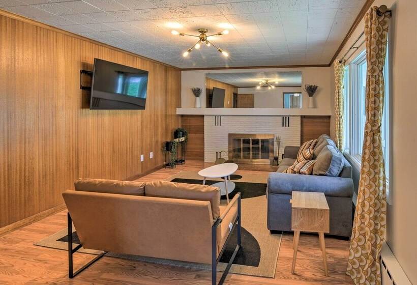 Pet Friendly Anchorage Gem: Walkable Location