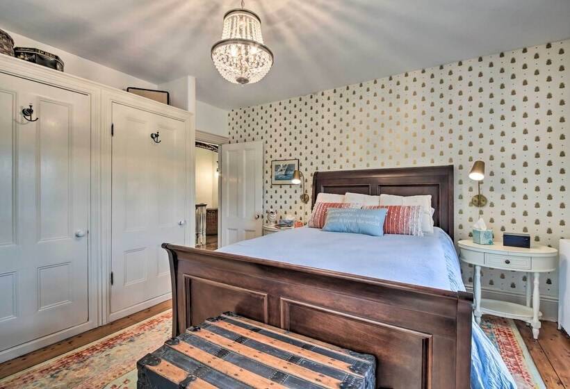 On Site Pond: Spacious Family Home In Jefferson!