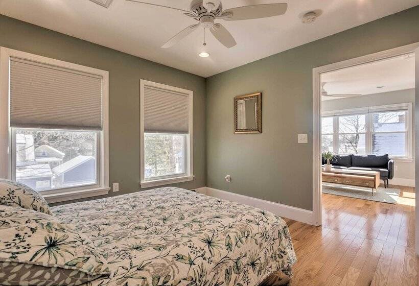 Renovated Barrington Cottage W/ Beach Access!