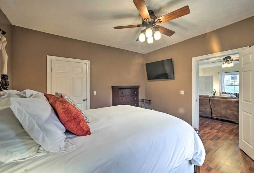 Riverfront Arkansas Retreat Near Fishing & Hiking!