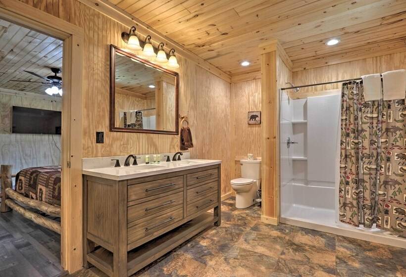 Gatlinburg Cabin W/ Loft & Game Room: 1 Mi To Town