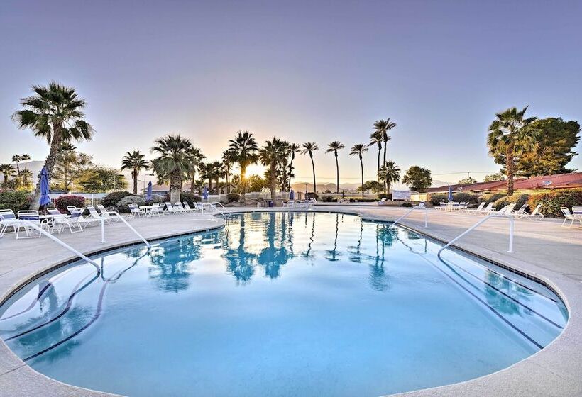 Spacious Golf Home W/ Yard At Indian Palms Resort!