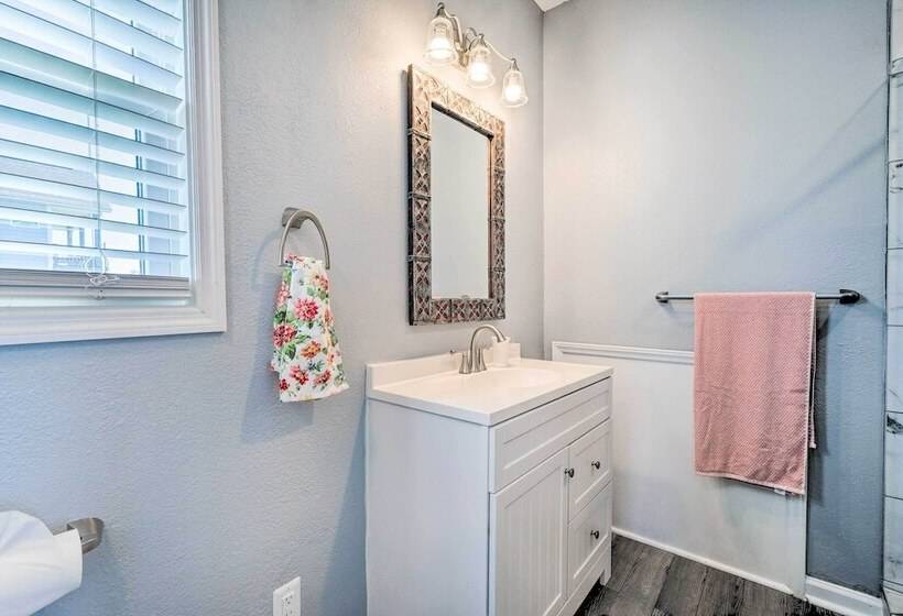 Spacious North Topsail Family Home With 2 Decks