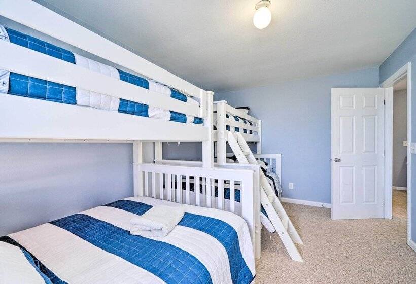 Spacious North Topsail Family Home With 2 Decks