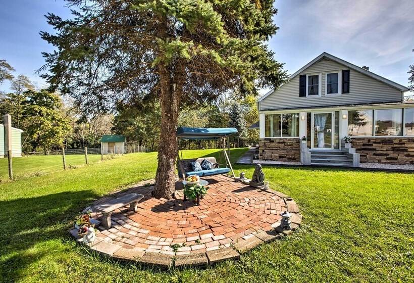 Spacious Retreat W/ Pool ~ 2 Mi To Hershey Park!