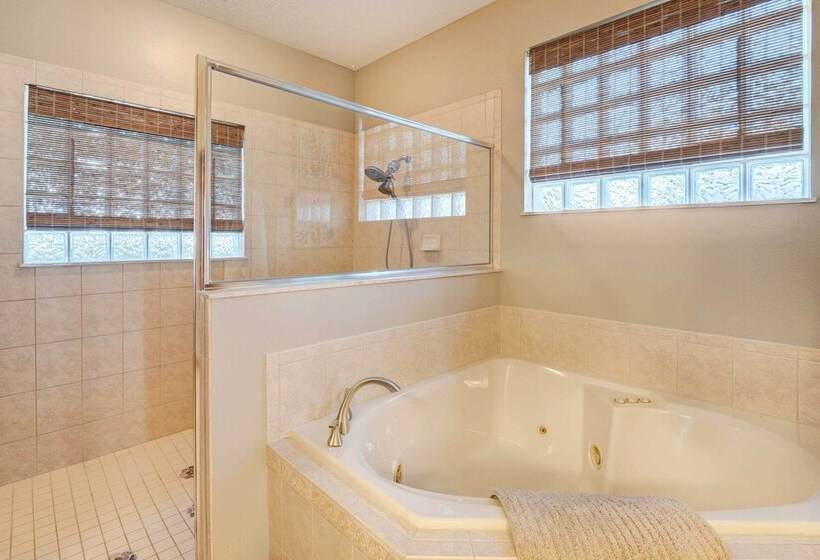 Patio + Grill: Spacious Getaway In Minneola!