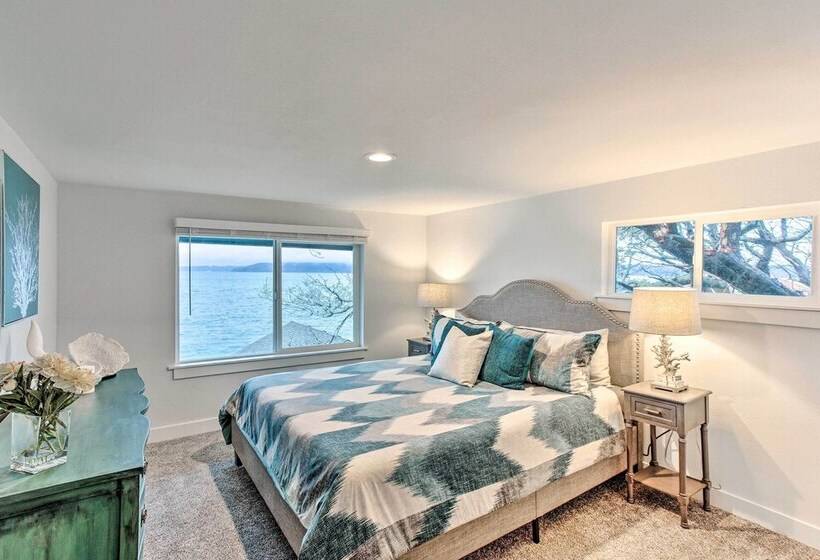 Tacoma  Dash Point Beach Cabin  W/ Balcony!