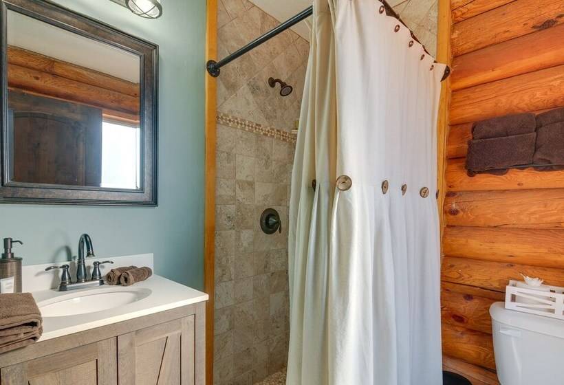 The Cliffrose Cabin    Hike, Relax, Explore!