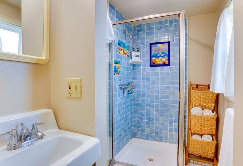 Tropical Island Escape W/ Deck, Walk To Avalon Bay