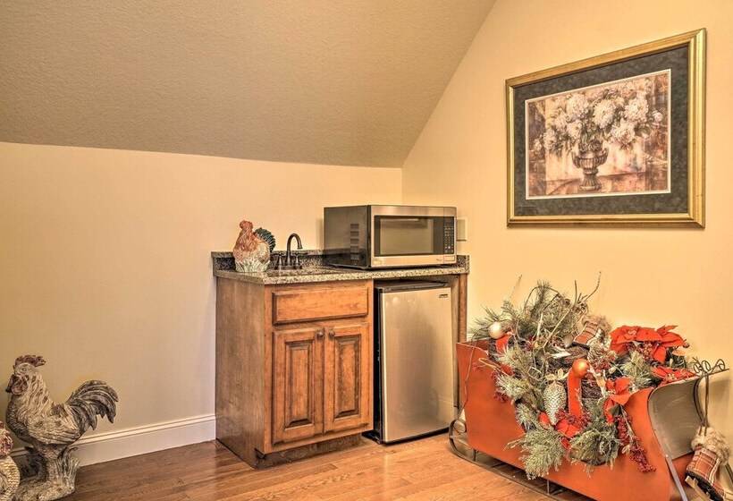 Upscale Mountain Escape W/ View, 10 Mi To Dwtn!