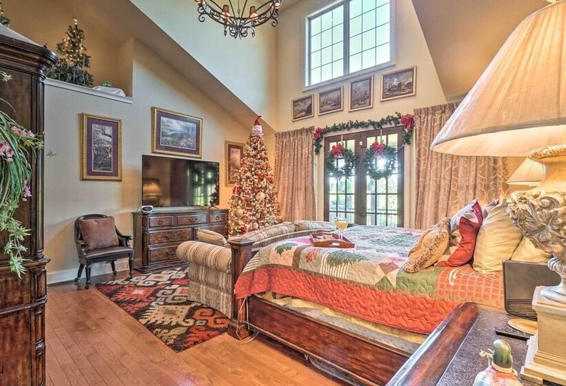 Upscale Mountain Escape W/ View, 10 Mi To Dwtn!