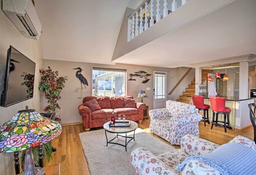 Waldport Beach House W/ Loft, Grill & Ocean Views!